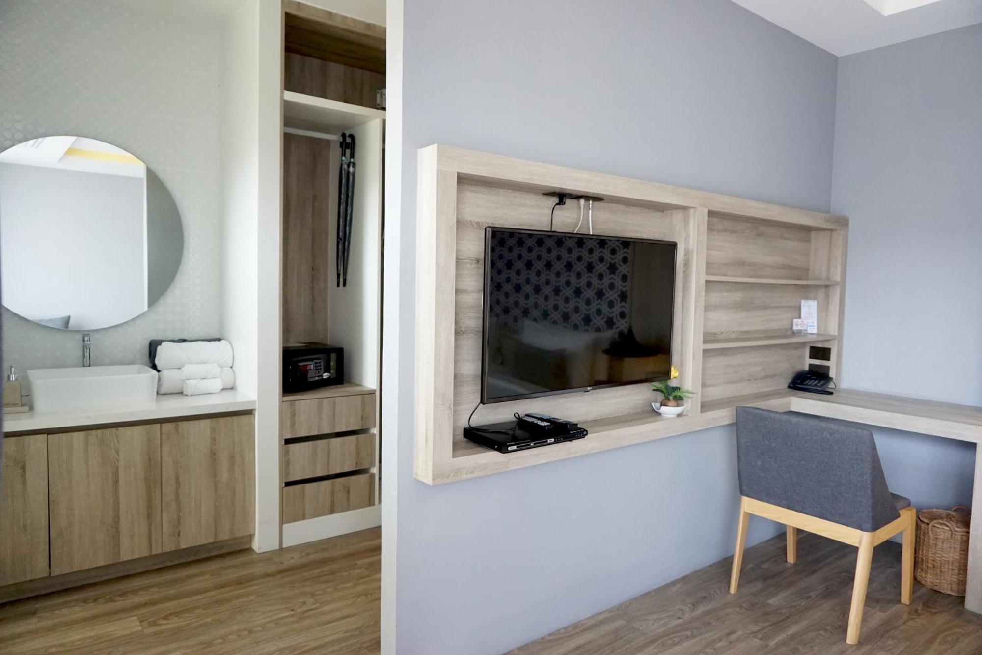 The Lake Chalong Hotel Sha Plus Экстерьер фото